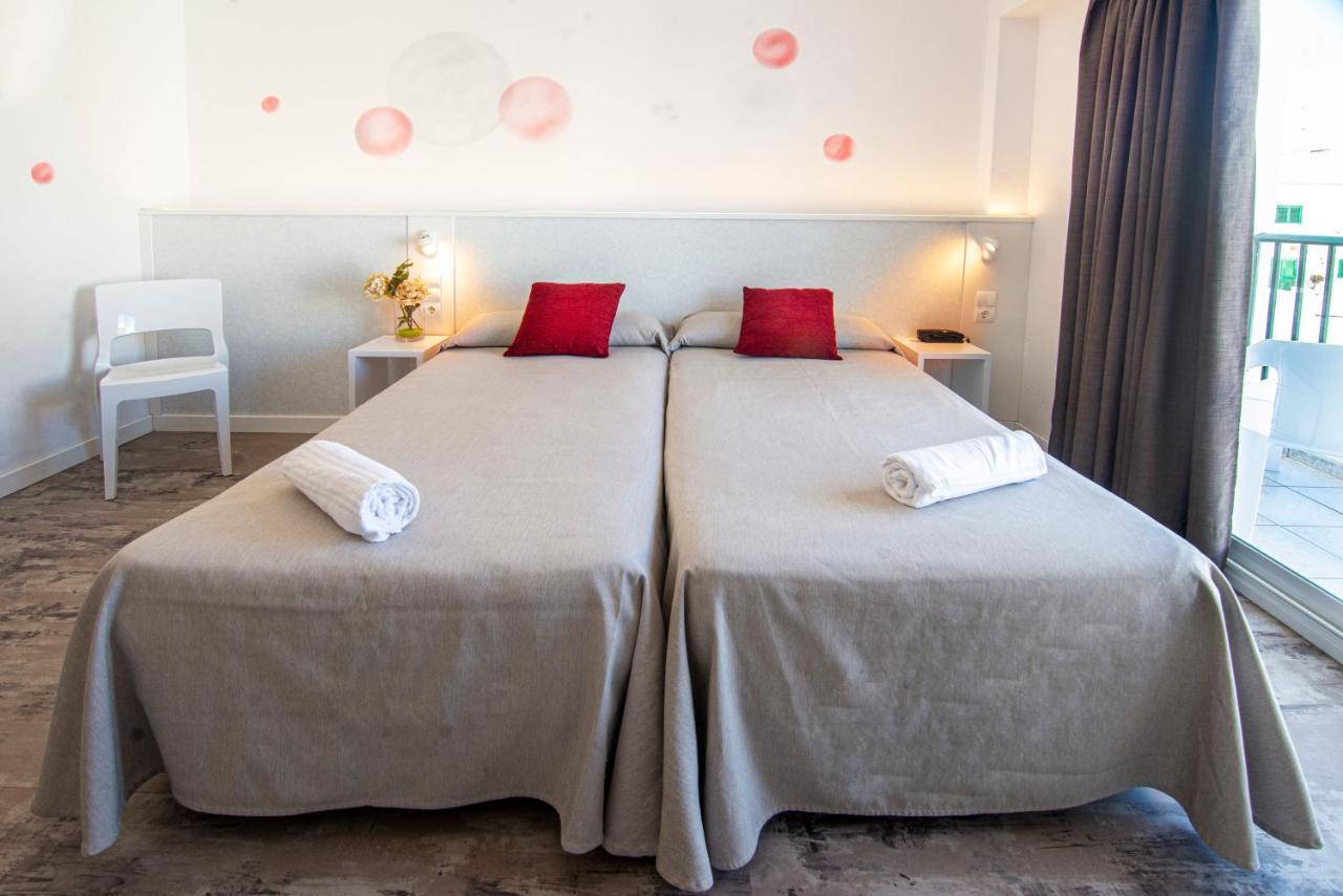 Hotel Tarba サンアントニオアバド エクステリア 写真