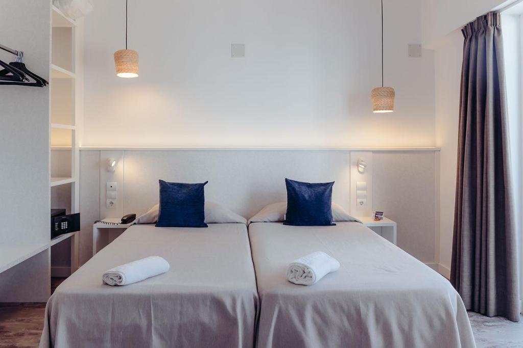 Hotel Tarba サンアントニオアバド エクステリア 写真